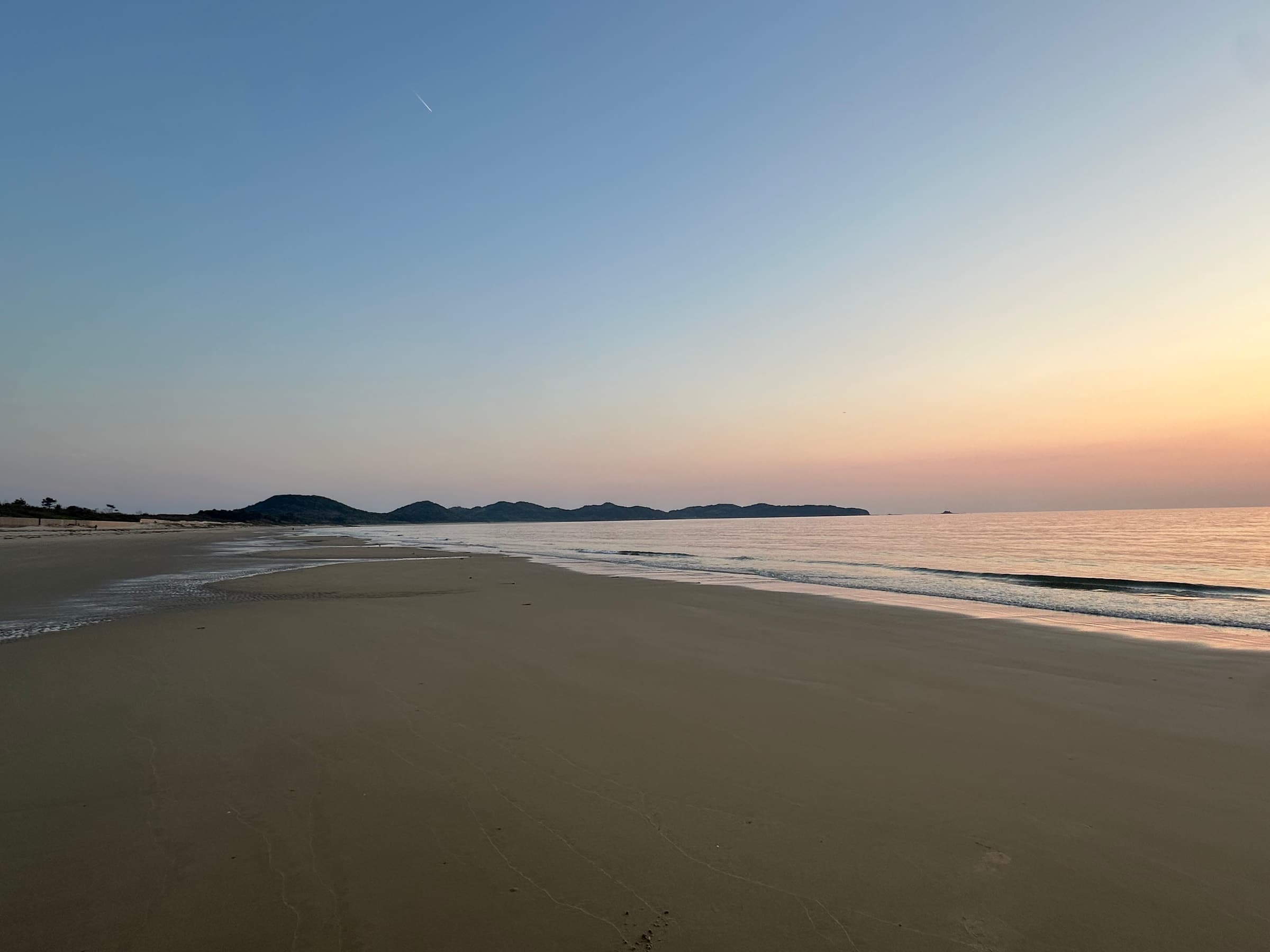静かな海辺
