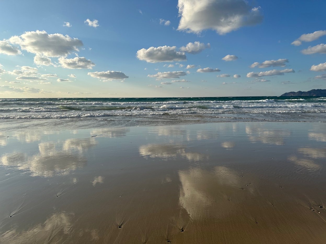 静かな海辺